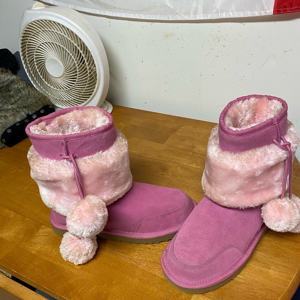 ugg australia. size 10 pink boots.